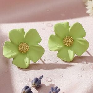 Green Floral Stud Earrings N1233